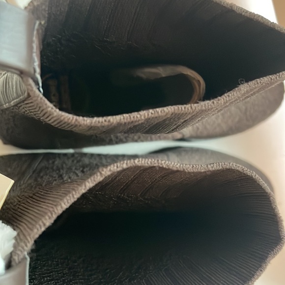 Andre Assous Pisces Featherweight Boots size 7 in brown fleece - Picture 5 of 5